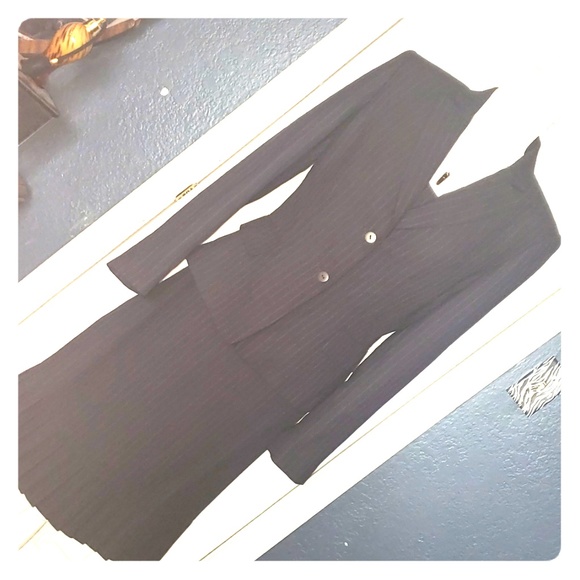 Tahari Dresses & Skirts - 🎂Tahari 3pc suit